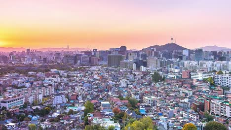 4K-Zeitraffer-von-Seoul-Tower-unter-Stadt-Seoul,-Südkorea