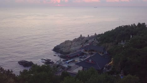 Luftbild-Haedong-Yonggungsa-Tempel-in-Busan-in-Südkorea