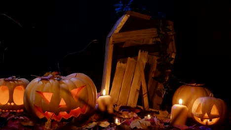 Halloween-Friedhof,-Kerzen-und-Jack-o-Laterne