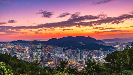 4K.-Día-de-lapso-de-tiempo-al-paisaje-de-ciudad-noche-vista-aérea-de-Busan-Corea-del-sur