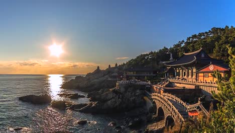 4-k-Zeit-verfallen-Sonnenaufgang-am-Haedong-Yonggungsa-Tempel-in-Busan-in-Südkorea