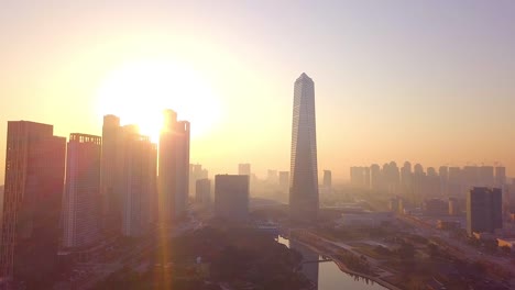 Alto-ángulo-vista-la-luz-del-sol-en-la-ciudad-de-Incheon-de-Corea-del-sur