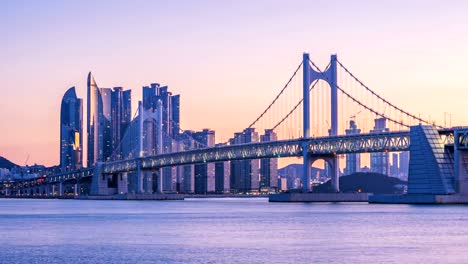 Timelapse-de-puente-de-Gwangan-y-Haeundae-en-Busan,-Corea-del-sur,-salida-del-sol