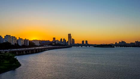 Tiempo-lapso-puesta-del-sol-en-la-ciudad-de-Seúl-y-Río-de-Han,-Corea-del-sur-de-Seúl.