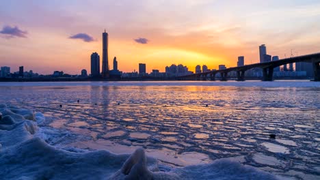 Tag-zur-Nacht-Zeitraffer-Winter-der-Stadt-Seoul,-Südkorea