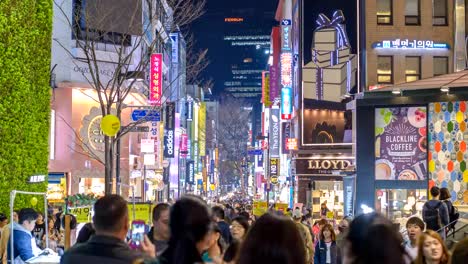 Timelapse-in-Myeong-Dong-Einkaufsstraße-in-der-Nacht,-Seoul,-Südkorea-4K-Zeitraffer