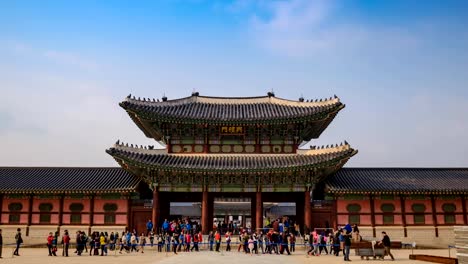 Seoul-Stadt-Timelapse-im-Gyeongbokgung-Palace,-Seoul,-Südkorea-4K-Zeitraffer