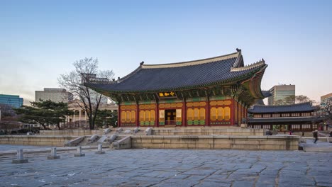 Día-video-timelapse-de-noche-de-la-ciudad-de-Seúl-Palacio-de-Deoksugung,-lapso-de-tiempo-de-Corea-del-sur-4K