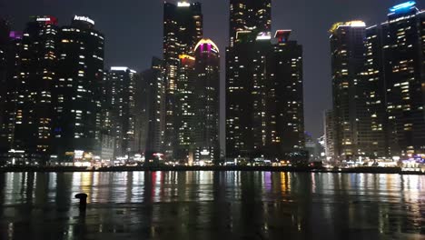 Playa-de-Haeundae-de-invierno-nublado-lluvioso