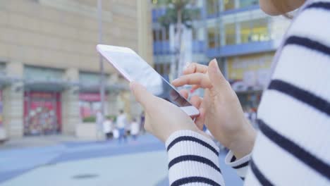 Young-Woman-use-of-mobile-phone