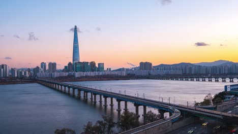 Day-to-Night-timelapse-video-of-Seoul-cityscape-skyline-in-South-Korea,-time-lapse-4K