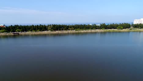 Gangneung-Gyeongpo-Lake-and-sea