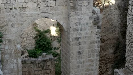 Bogen-und-Ruinen-am-Teich-von-Bethesda-in-der-Altstadt-von-jerusalem