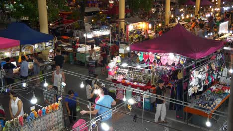 famosa-noche-phuket-isla-patong-mercadillo-en-la-azotea-slow-motion-panorama-4k-Tailandia