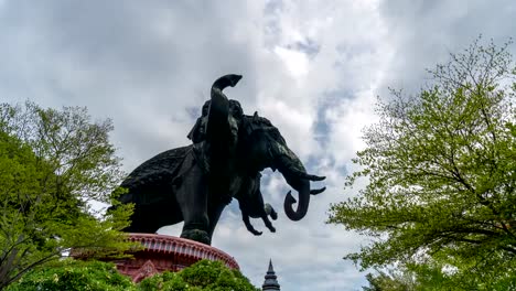 Zeitraffer-Landarbeiterin-Elefanten-Statue-oder-Erawan-Statue