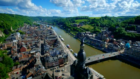 Luftaufnahme-der-Stadt-Dinant,-Belgien