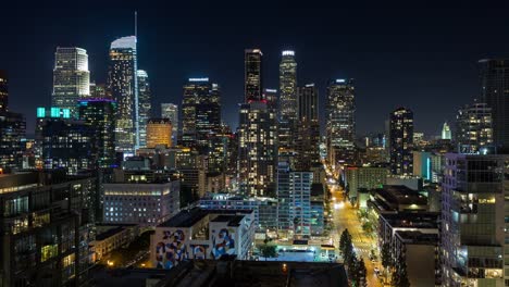 Die-Innenstadt-von-Los-Angeles-City-Skyline-bei-Nacht-Zeitraffer