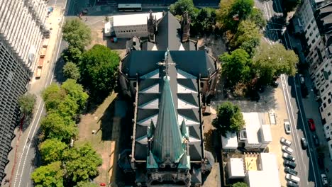 Vista-aérea-drone.-Alemania-Dusseldorf-Iglesia-San-Pedro.-Panorama-de-dusseldorf