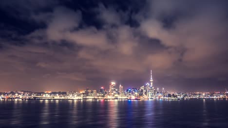 Auckland-en-timelapse-de-noche