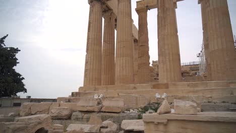 Antiguo-Partenón-en-la-Acrópolis-de-Atenas.
