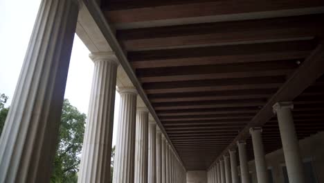 Stoa-de-Attalos-columnas-en-Atenas,-Grecia.