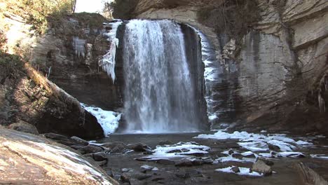 Winter-Wasserfall