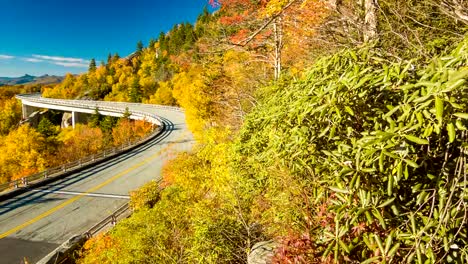 Malerischer-Blick-auf-die-Linn-Cove-Viadukt-auf-den-Blue-Ridge-Parkway