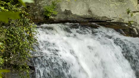 Top-von-Looking-Glass-Falls,-Blue-Ridge-Mountains,-NC