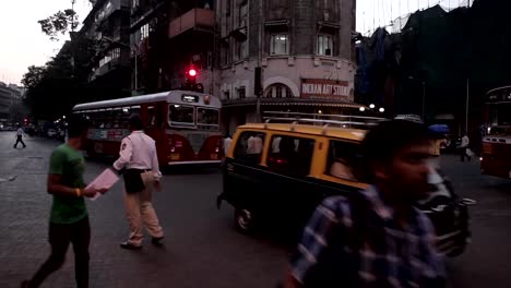 Indians-auf-den-Straßen-von-Mumbai,-Indien.