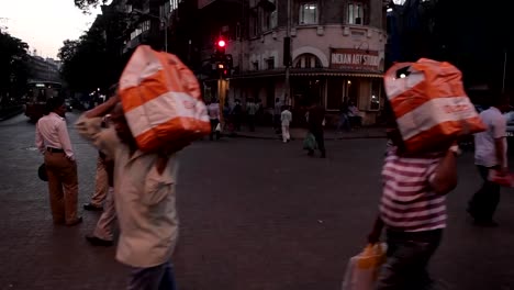 Indios-en-las-calles-de-Mumbai,-India.