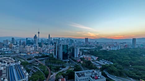 Zeitraffer-des-wunderschönen-Sonnenaufgang-in-Kuala-Lumpur-city-centre