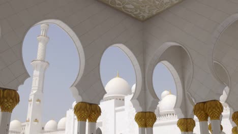 uae-summer-light-main-white-walls-mosque-inside-4k