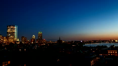 Timelapse-atardecer-espectacular-y-colorido-del-horizonte-de-la-ciudad-de-Boston-a-lo-largo-del-río-Charles.