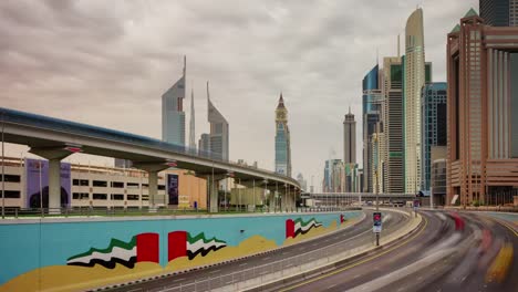 Centro-de-la-ciudad-de-Dubai-de-tráfico-calle-4-k-tiempo-lapso-Emiratos-Árabes-Unidos