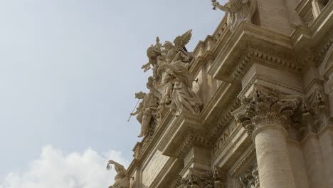 Italia-Roma-trevi-famosa-fuente-decoración-superior-monumento-vista-ciudad-4k