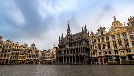 Brussels-city-skyline--timelapse-at-Grand-Place,-Brussels,-Belgium,-4K-Time-lapse