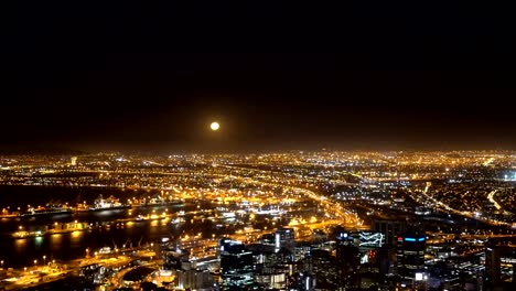 Schöne-Aussicht-auf-Kapstadt-in-der-Nacht,-Südafrika