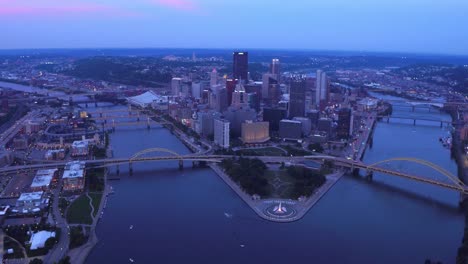 Aerial-view-of-Pittsburgh-at-dusk