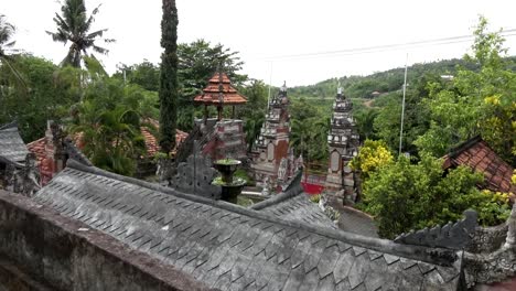 Brahmavihara-Arama-auch-bekannt-als-Vihara-Buddhas-Banjar-ist-buddhistische-Tempel-Kloster-in-Bergen-in-der-Nähe-von-Lovina-in-Nord-Bali