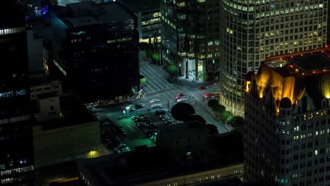 Centro-de-Los-Angeles-tráfico-intersección-aérea-terraza-noche-Timelapse