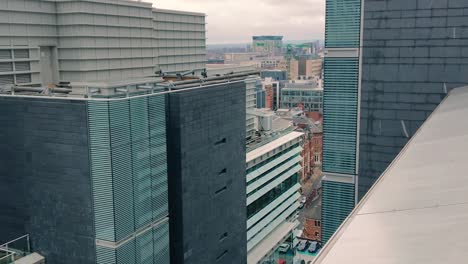 Überfüllten-Stadt-Skyline---Wolkenkratzer,-Bürohäuser-drängeln-für-Raum