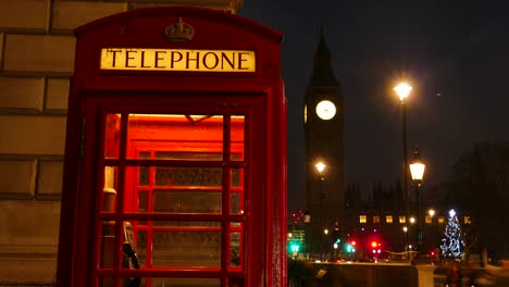 An-Iconic-Red-Telephone-Booth-In-Front-Of-Big-Ben-And-House-Of-Parliament-In-London,-UK-At-Night.