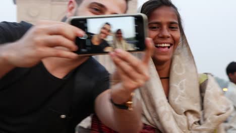 Tourist-taking-a-selfie-with-a-Local-Woman-in-India-Gate,-New-Delhi