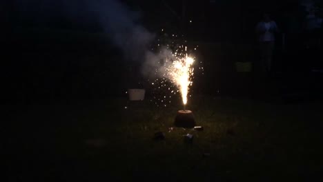 Feuerwerk-Explosive-pyrotechnische-in-Zeitlupe