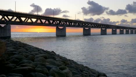 Oresundsbron-bei-Sonnenuntergang.