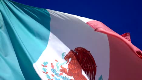 Two-videos-of-mexican-flag-in-4K