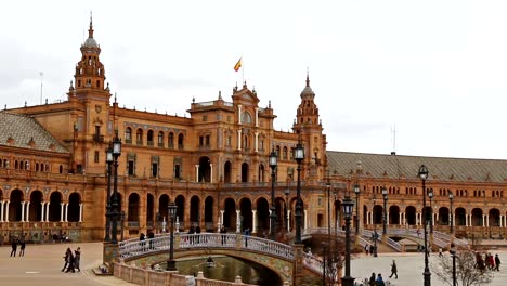 Panorama-der-Plaza-de-Espana-in-Sevilla,-Andalusien,-Spanien