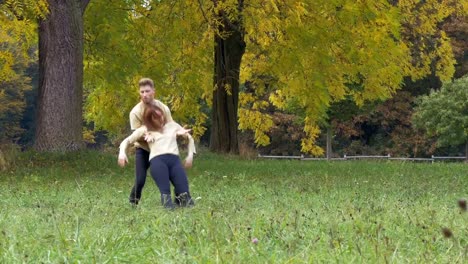 Modern-Dance-in-an-Autumnal-Park