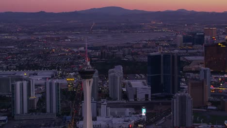 Luftaufnahme-des-Las-Vegas-Strip-in-der-Abenddämmerung.