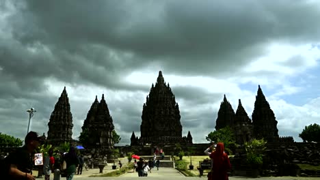 Zeitraffer-der-Touristen-am-Prambanan-Tempel